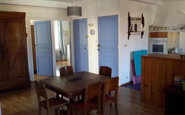Rue sebastien spacious apartment close beach