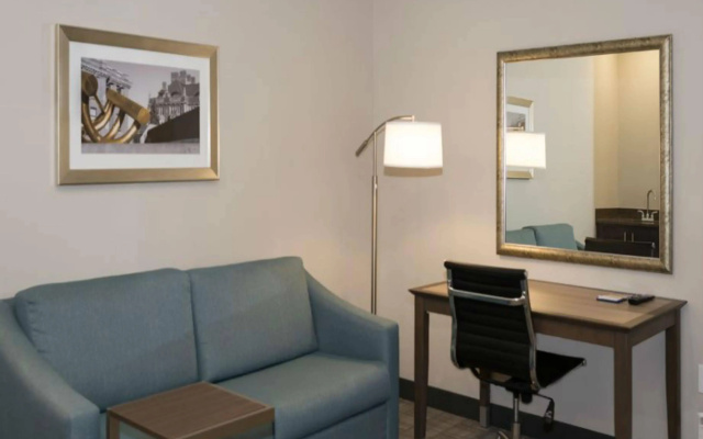 Hampton Inn & Suites Minneapolis University Area