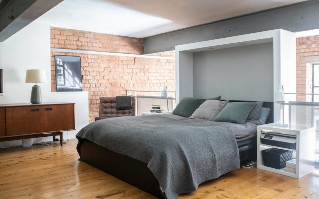 Stylish 2 Bed Duplex Flat in Castlefield