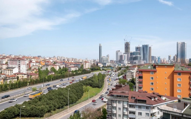 Stylish Studio Flat With City View in Atasehir
