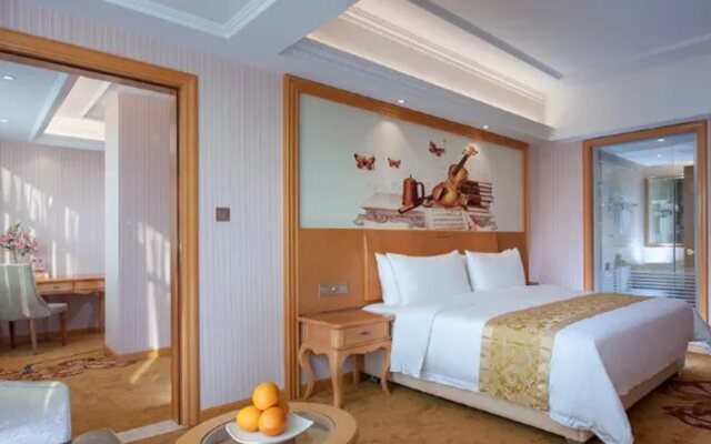 Vienna Hotel (Huizhou Zhongkai High-speed Railway Station Green Fairy Tale Branch)