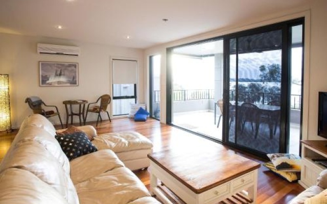 Cossies', 2/273 Corrie Parade - Stunning Views And Air Conditioned – Guest Rooms – Corlette