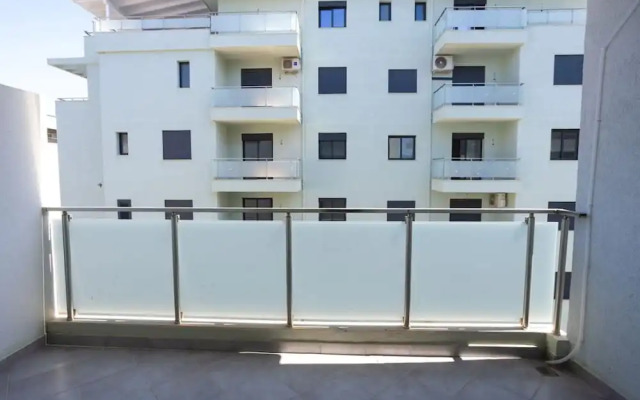 Central Seaview Apartment