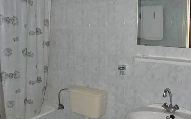 Paramonas Hotel