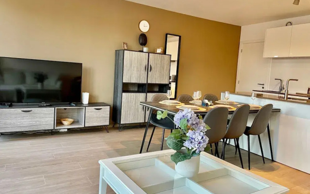Modern 2BR 1.5 BA Near Diamond District by Oneluxstay