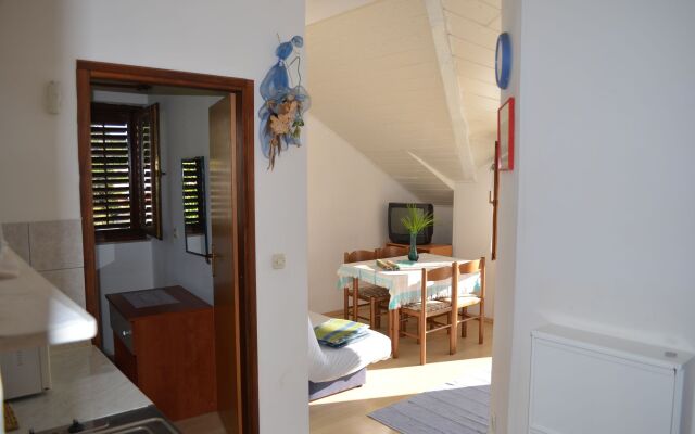 Apartment Jozo - 150 m from pebble beach: A4 Gradac, Riviera Makarska