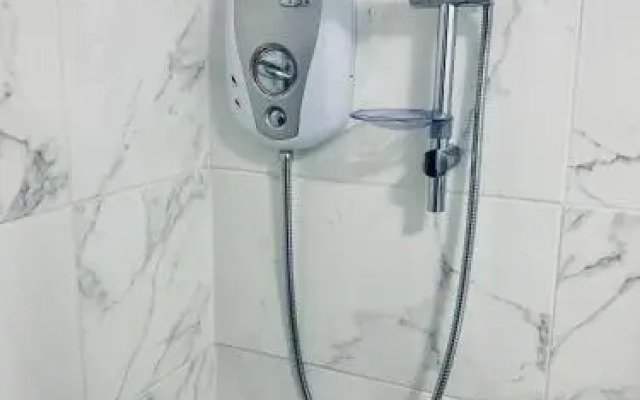 Glasgow City Centre Flat with River Views and Parking