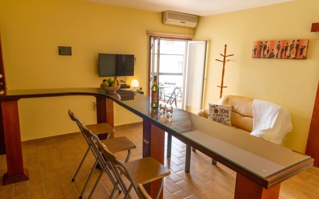 Gold Feathers Apartment By STAY BnB