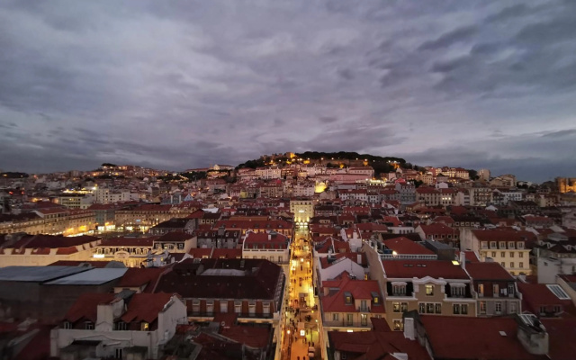 JOIVY Chiado Self Check-In 2-BR Flat w/Parking
