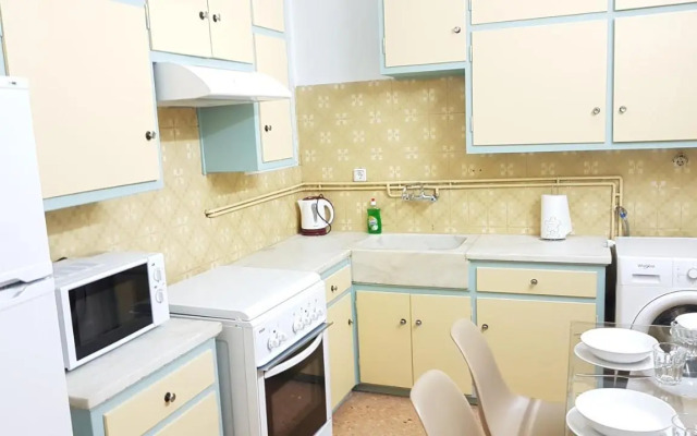 Menta errathens Apartment - Athens Center, 5 BD, 2 BATH