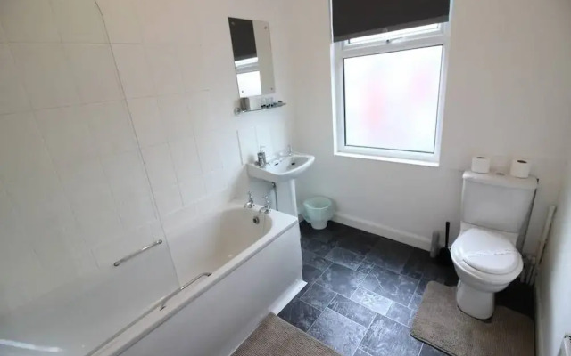 2 Bedroom Family Home near Leeds City Center