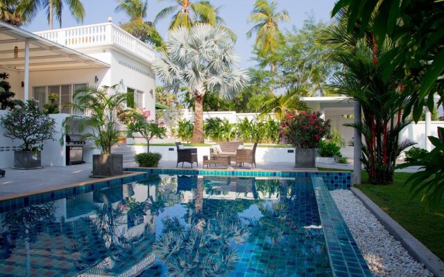 Blissful Tropical Stay at SeaLaVie Villa