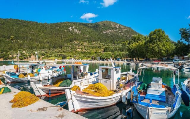 Rhodia Beach Villa in Ithaki