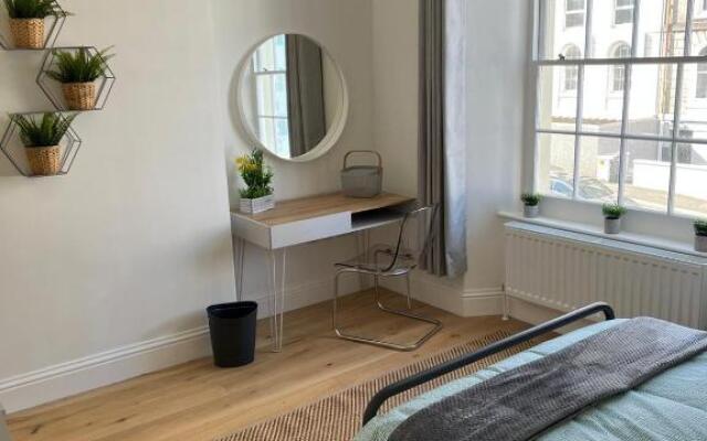 Lovely 1 Bed flat *FREE PARKING* Hoe/Barbican Plymouth