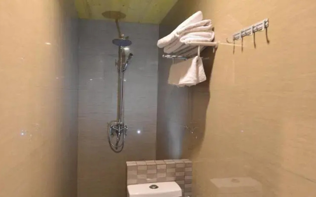 Ji An Li Inn Diecui Road