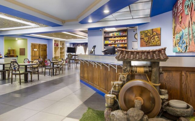 1 Life Studio and Suites