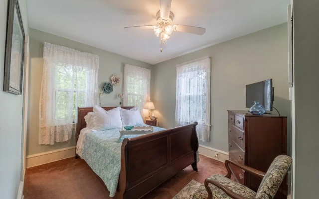 The Bella Victoria- Adult Only