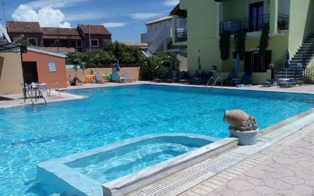 Amadeus Hawaii Studios And Apartments