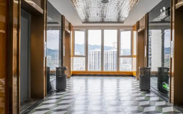 Xishui Yaroman City B&B Hotel