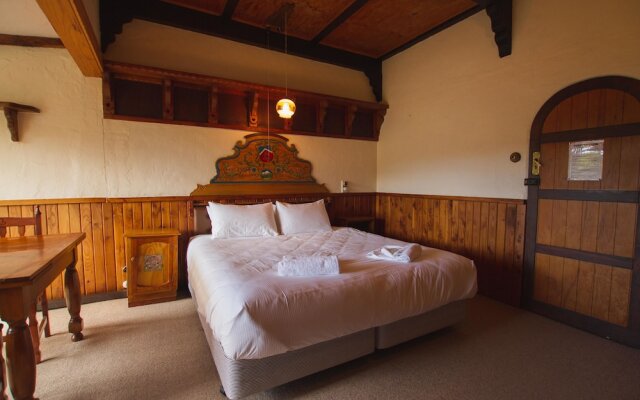 Dawson Falls Mountain Lodge