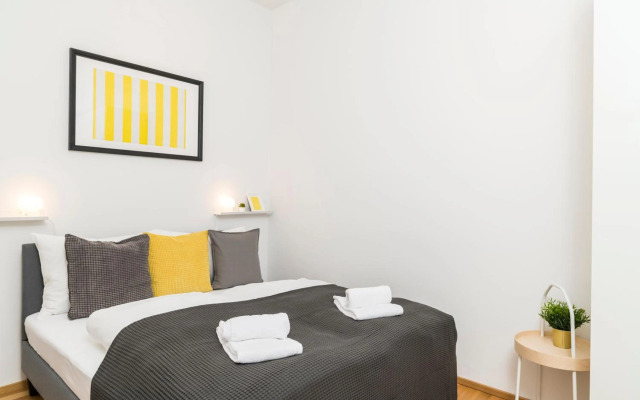 Prater Balcony Suite by ichbucheAT