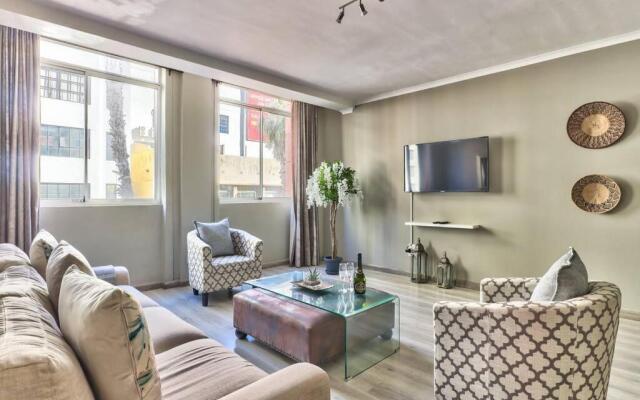 Central Couples home! 24 hour Security Parking