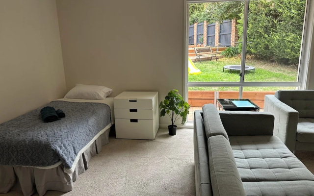 Curtin Cozy 2-bedroom House Near Canberra Hospital – Guest Rooms – Tuggeranong