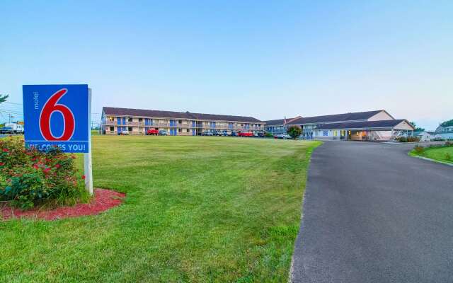 Motel 6 Charles Town, WV