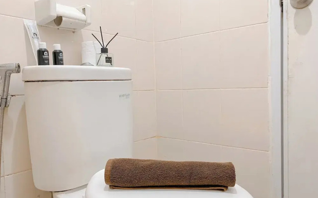 Warm And Homey 2Br Bassura City Apartment