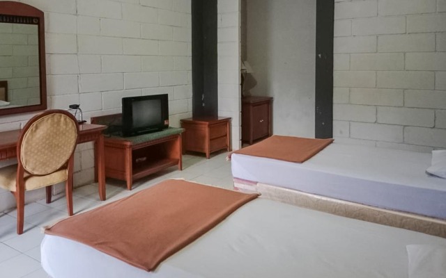 Kampung Resort Pertiwi RedPartner