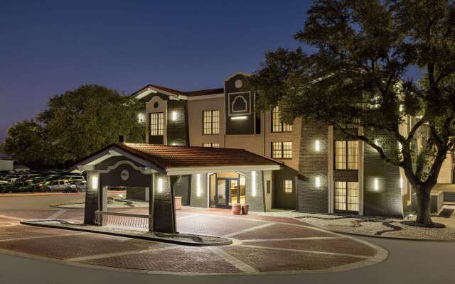 La Quinta Inn by Wyndham San Antonio I-35 N at Toepperwein