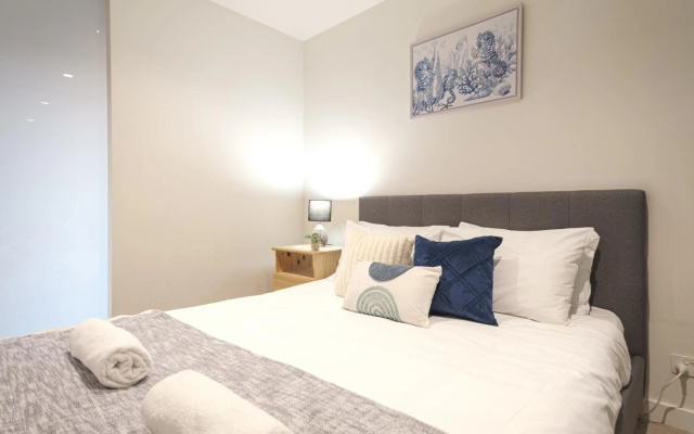 New 1BR 1BA Apartment Central +wifi+ Balcony – Guest Rooms – Melbourne