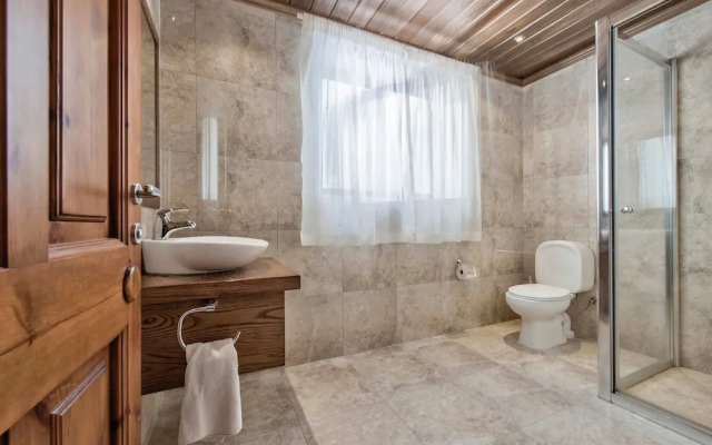 Villa Gardenia - 5 Bedroom Holiday Villa With Pool