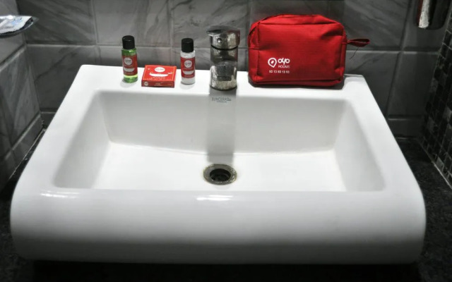 OYO 471 Sehej Continental