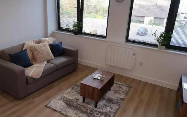 Cosy Apartment in Old Trafford With Parking Space