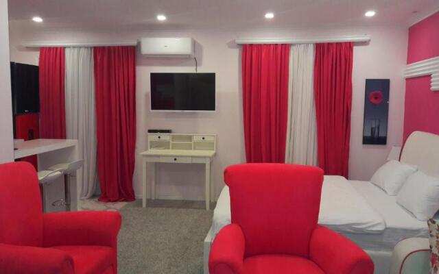 Pink Apartment near Airport