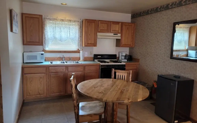 Yellowstone Basin Inn