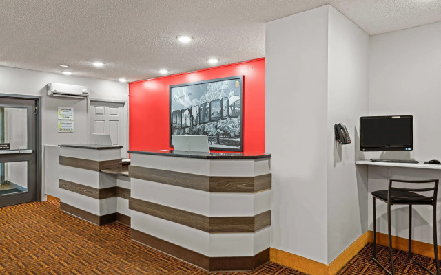 Super 8 by Wyndham Thunder Bay