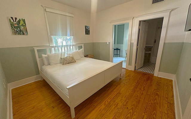 Miami River Inn By Renzzi