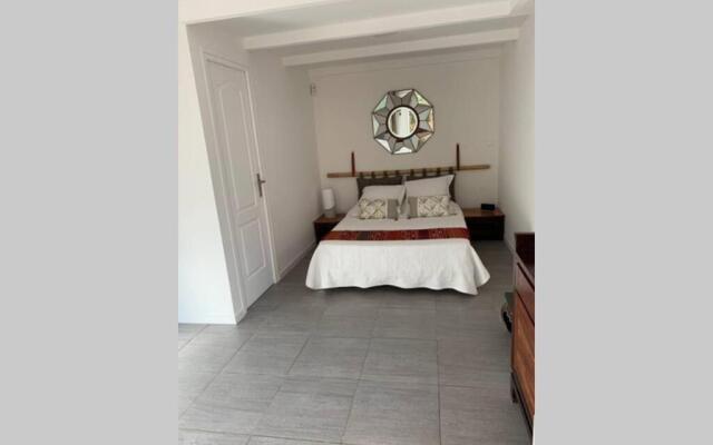 JOLI STUDIO INDEPENDANT 20m² AVEC JARDIN