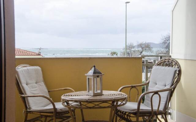 Beachfront two Room Apartment Sparaglione