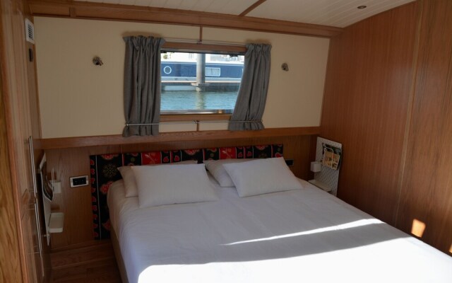 Tagus Marina - Houseboat