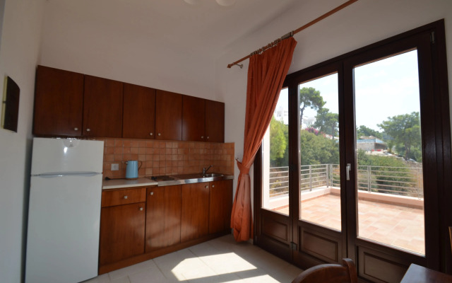 Marianthi Studios & Apartments