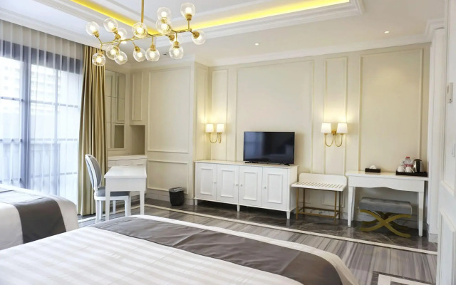 Grand Senyum Hotel