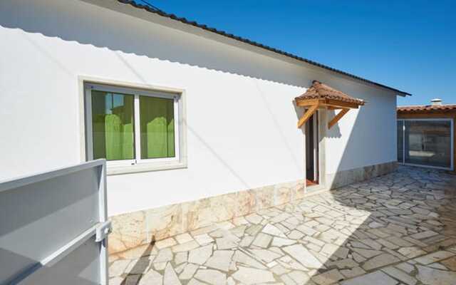 House With 2 Bedrooms in Carvoeira, With Furnished Terrace and Wifi