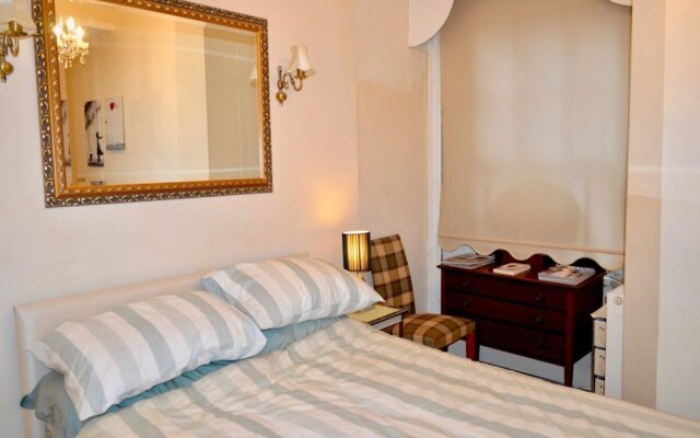 Homely, Comfortable 2 Bed in Historic Rose Street