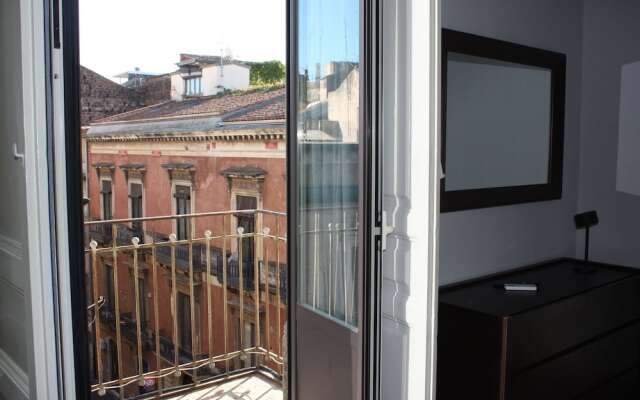 Tra l'Etna e il mare via Oberdan