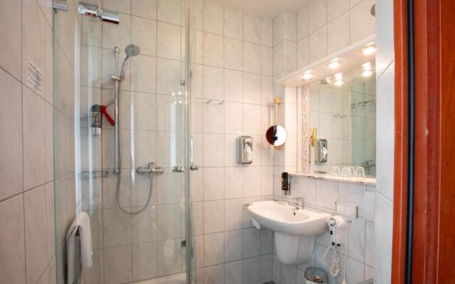 1 Raum Apartment kleiner Balkon