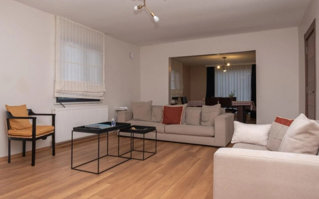 Peaceful Detached House With Garden in Besiktas