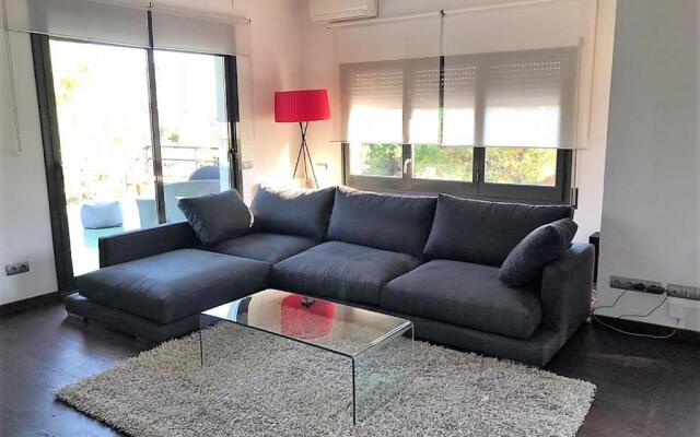 Vila Burriac ,Sunny, Spacious , Private Pool